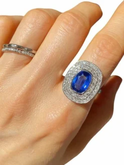 Bague en or blanc saphir et diamants