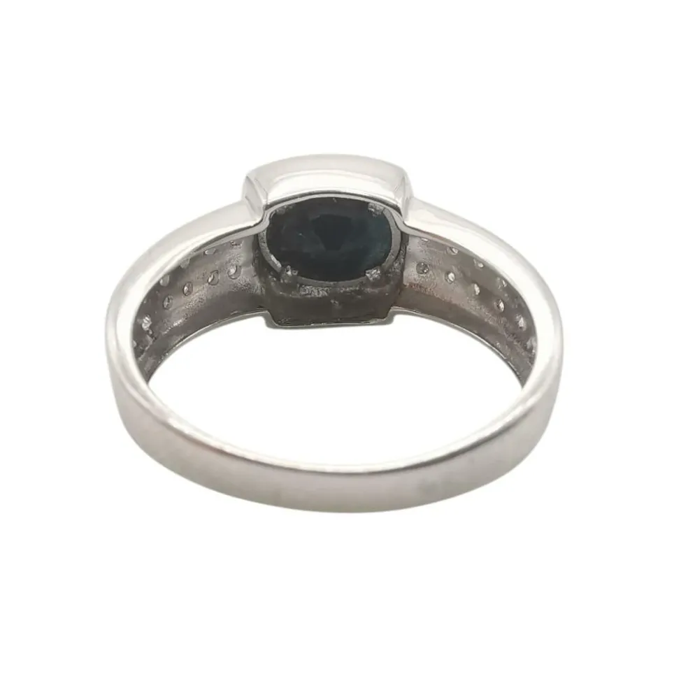 Bague en or blanc saphir et diamants