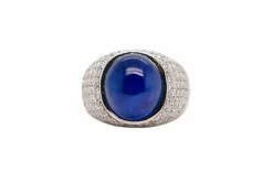 Bague en or blanc sertie d'un saphir et de diamants