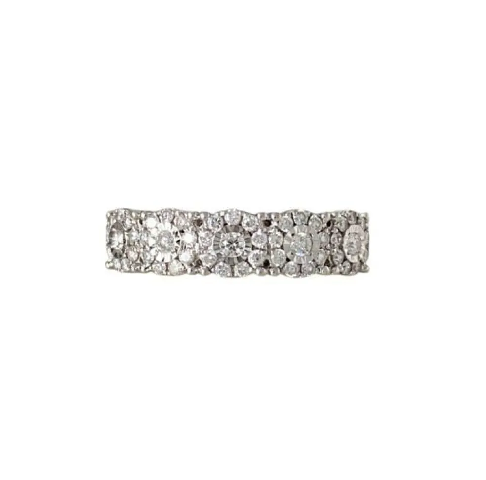 Bague en or blanc sertie de 5 fleurs en diamants