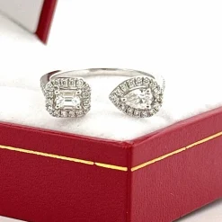 Bague en or blanc sertie de diamants