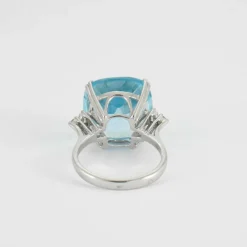 Bague en or blanc, topaze et diamants