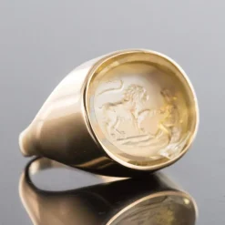 Bague en or camée sur quartz