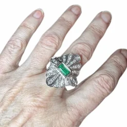 BAGUE EN OR DE STYLE AR DÉCO AVEC DIAMANTS 1 ct ET ÉMERAUDE 1 ct