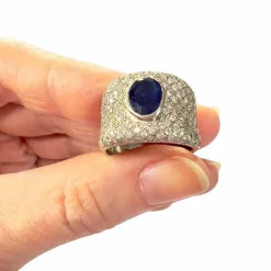 Bague en or du XXème siècle de style contemporain avec diamants et saphir