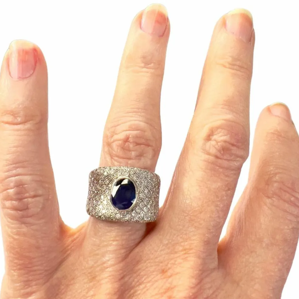 Bague en or du XXème siècle de style contemporain avec diamants et saphir