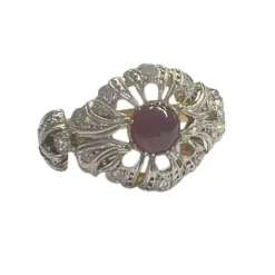 Bague en or et platine avec diamants et cabochon rubis