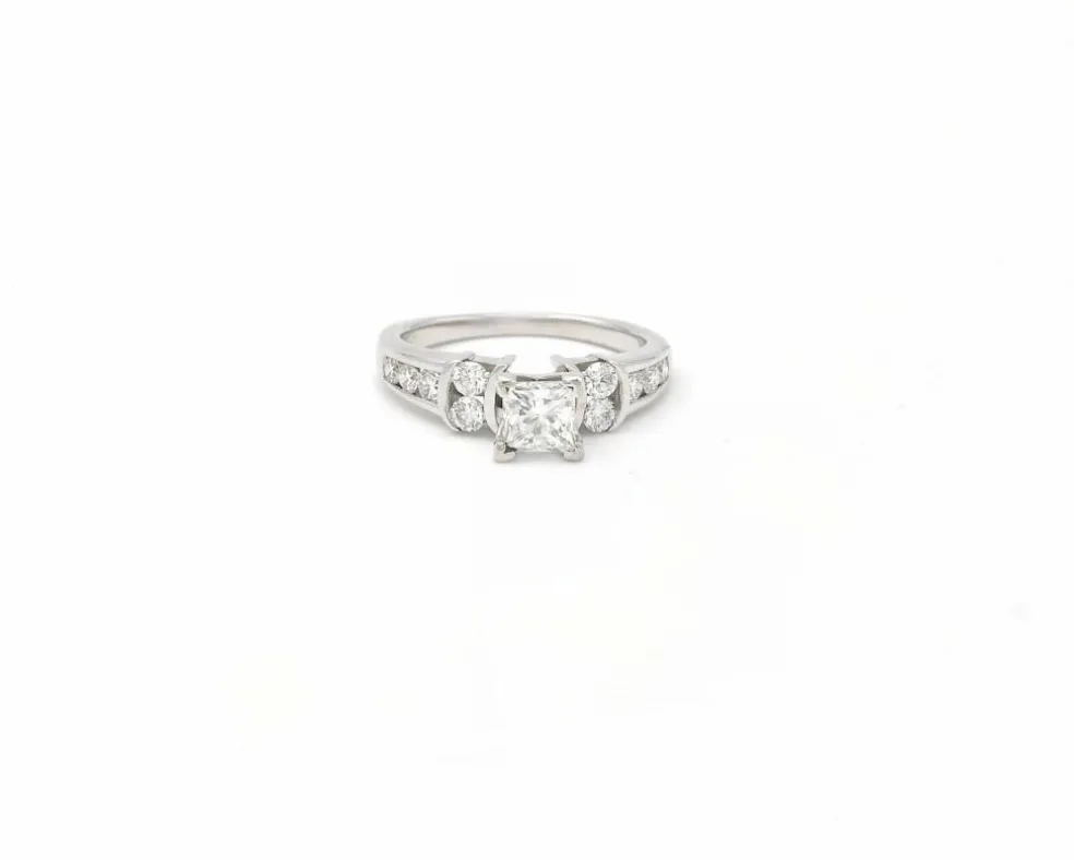 Bague en or et platine avec diamant princesse