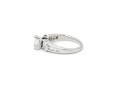 Bague en or et platine avec diamant princesse