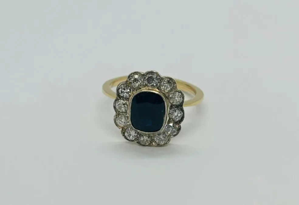 bague en or et platine avec diamants et saphir