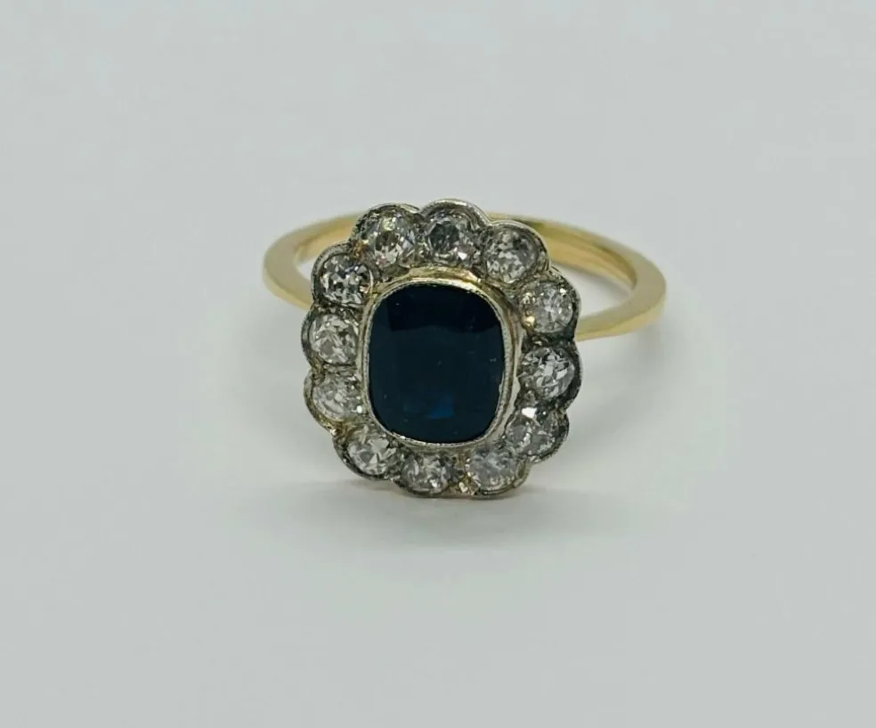 bague en or et platine avec diamants et saphir