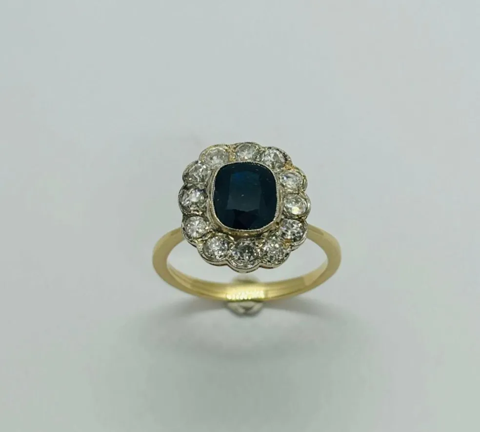 bague en or et platine avec diamants et saphir