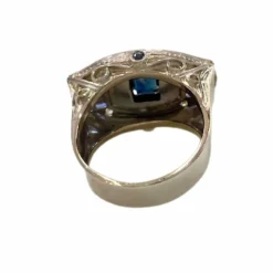 Bague en or et platine de style Art Déco avec diamants et saphirs