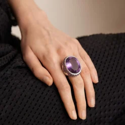 Bague en Or gris, améthyste