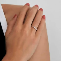 Bague en or gris avec diamants