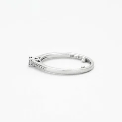Bague en or gris avec diamants
