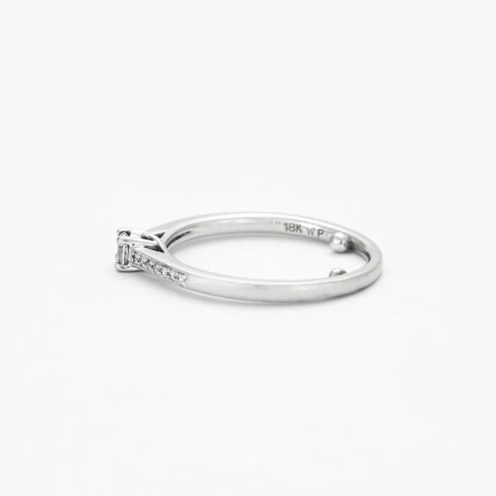 Bague en or gris avec diamants