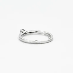 Bague en or gris avec diamants