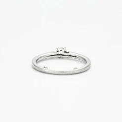 Bague en or gris avec diamants