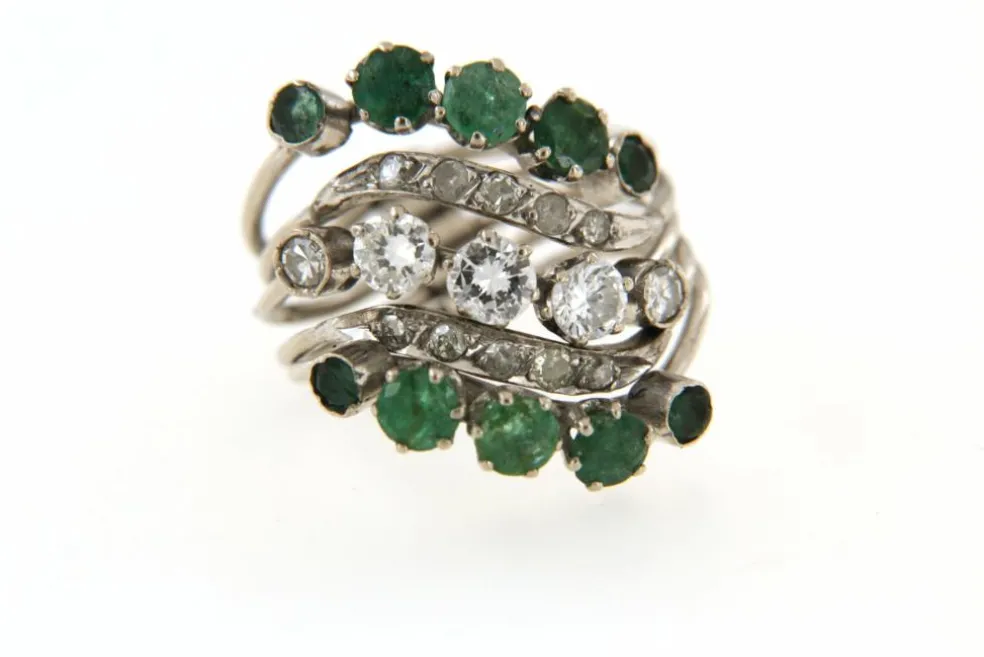 Bague en Or gris, diamants & émeraudes