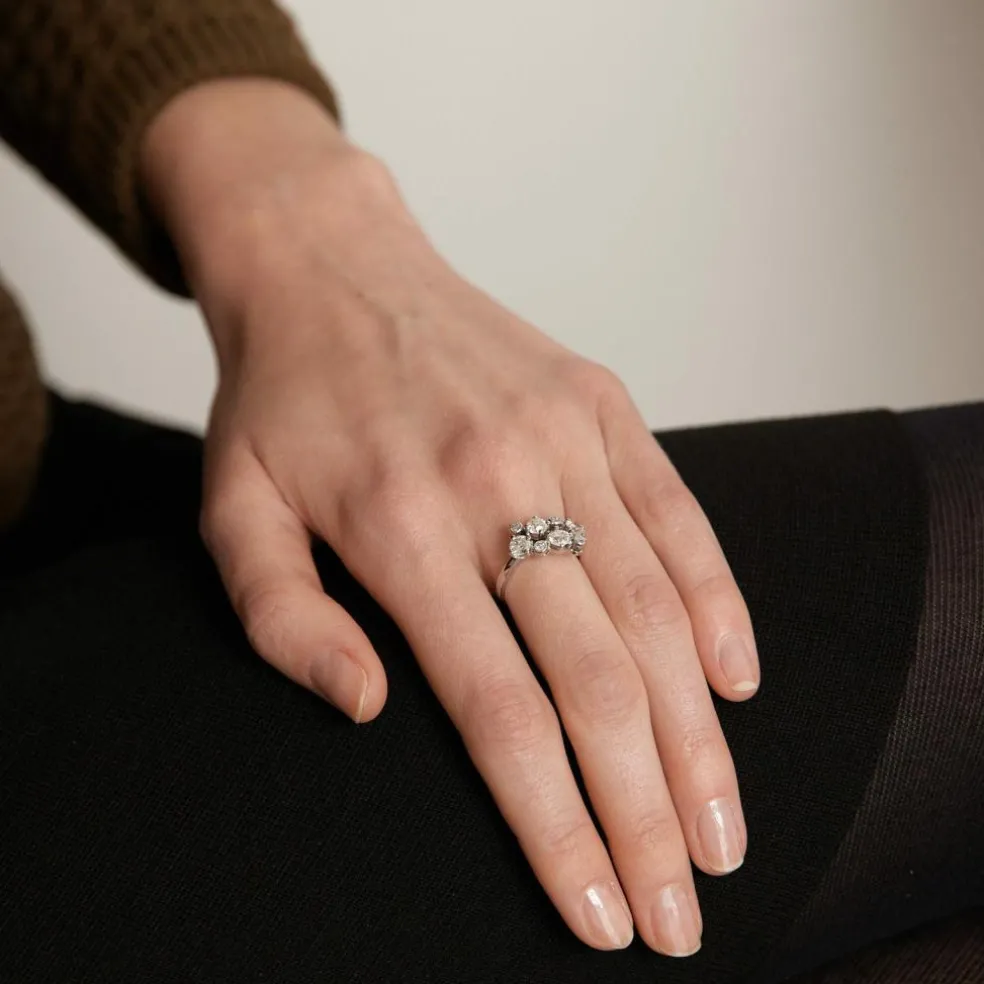Bague en or gris, diamants