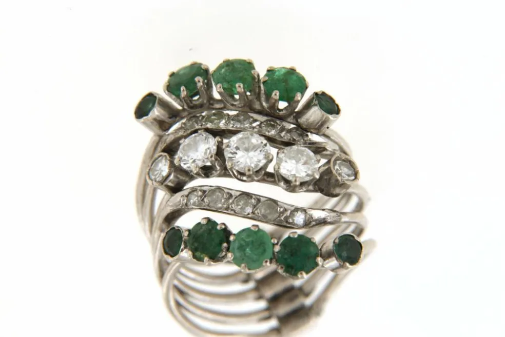 Bague en Or gris, diamants & émeraudes