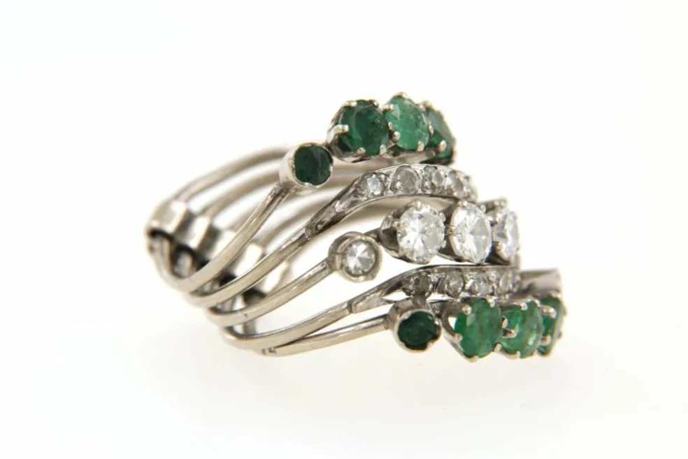 Bague en Or gris, diamants & émeraudes