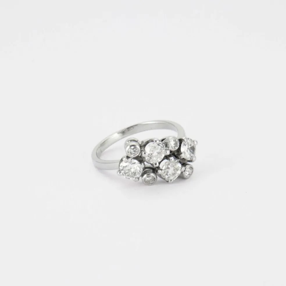 Bague en or gris, diamants