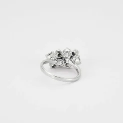Bague en or gris, diamants