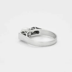 Bague en or gris, diamants et perle de culture