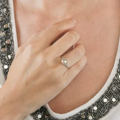 Bague en or gris et diamant taillé en rose
