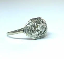 Bague en or gris et diamants, époque art déco