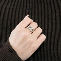 Bague en or gris et diamants