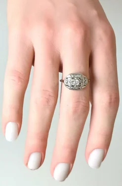 Bague en or gris et diamants, époque art déco