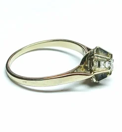 Bague en or gris et diamant solitaire