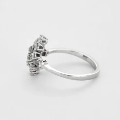 Bague en or gris et diamants