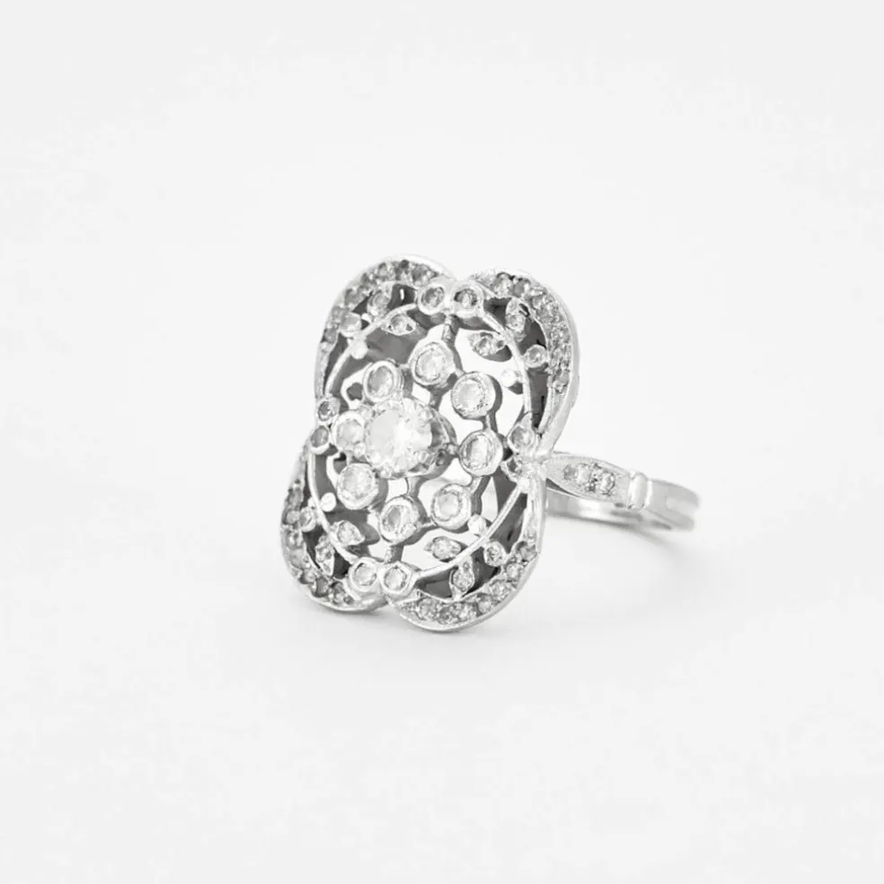 Bague en or gris et diamants