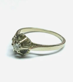 Bague en or gris et diamant solitaire