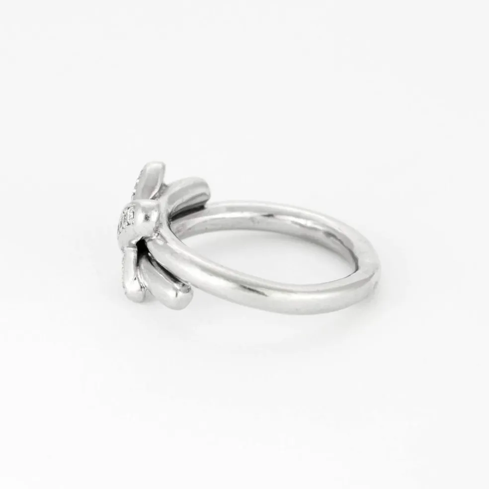 Bague en or gris et diamants