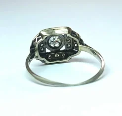 Bague en or gris et diamants, époque art déco