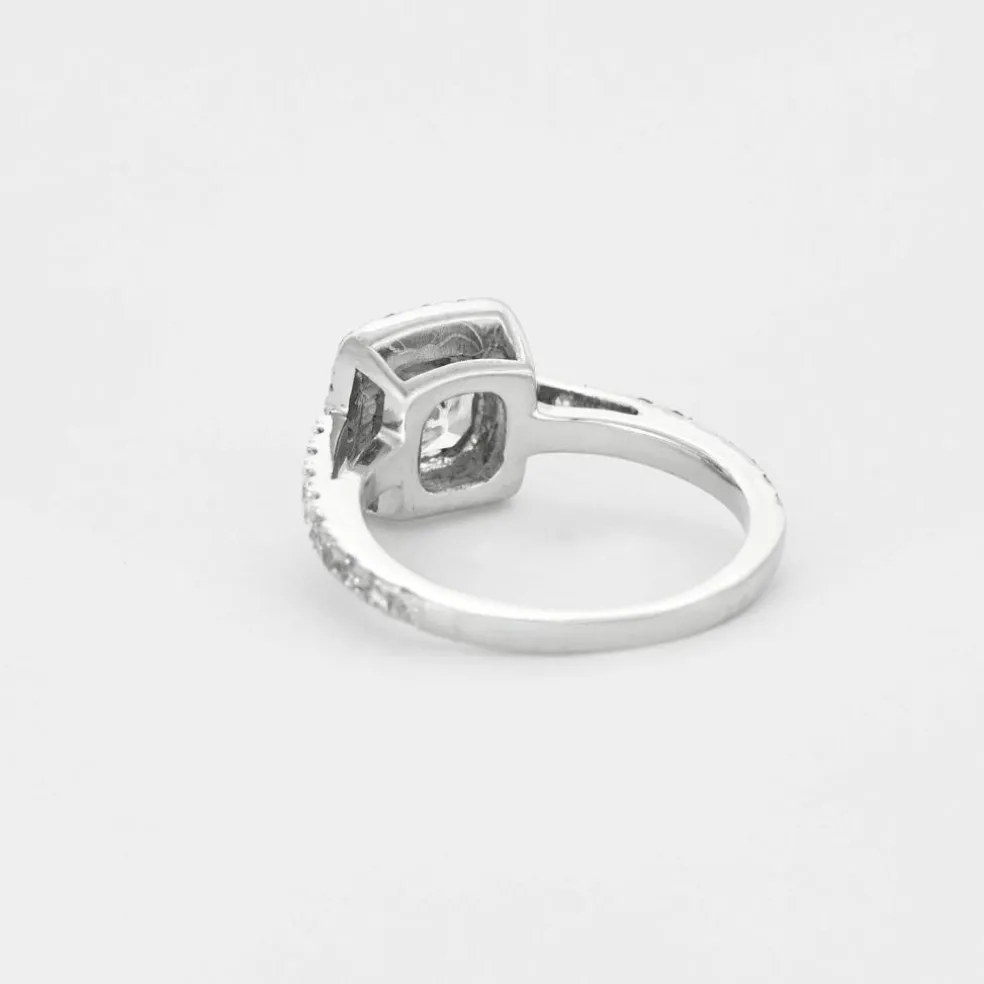Bague en or gris et diamants