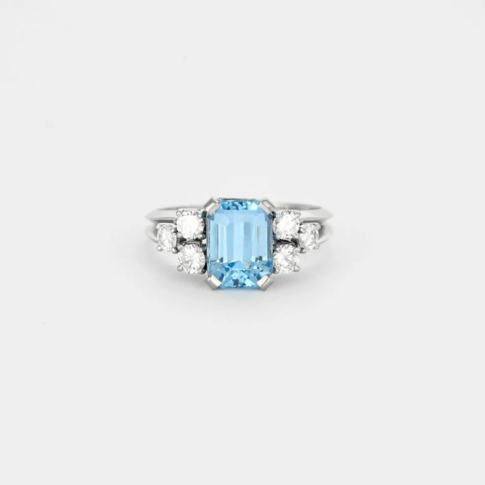 Bague en or gris et pierre bleue