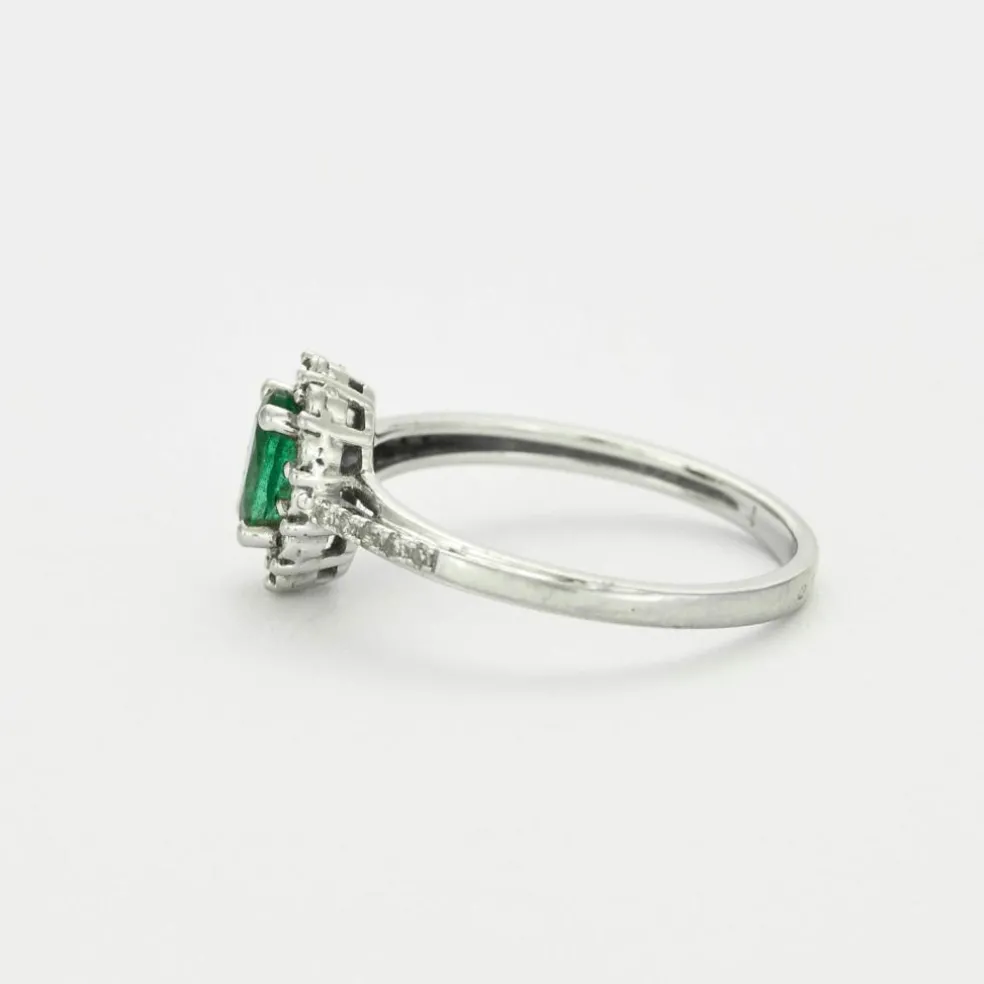 Bague en or gris émeraude et diamants