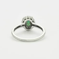 Bague en or gris émeraude et diamants