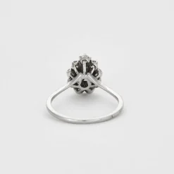 Bague en or gris, rubis et diamants
