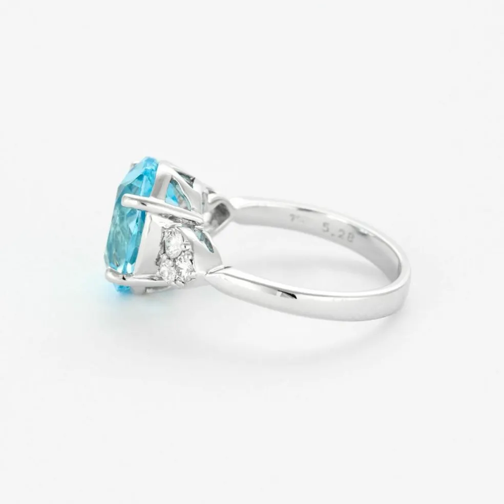Bague en or gris topaze et diamants