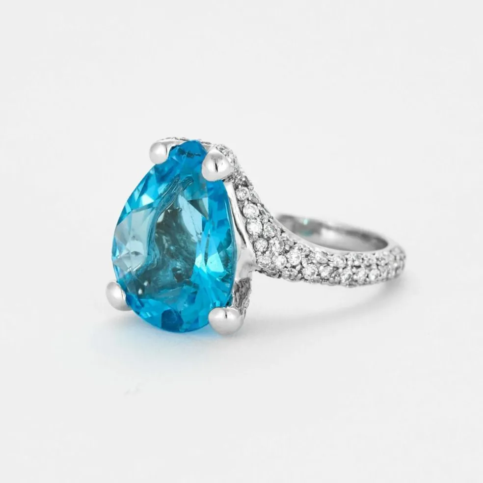 Bague en or gris, topaze taille poire
