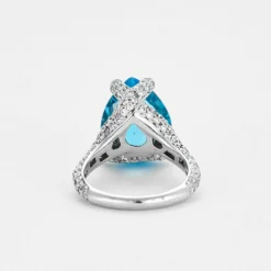 Bague en or gris, topaze taille poire