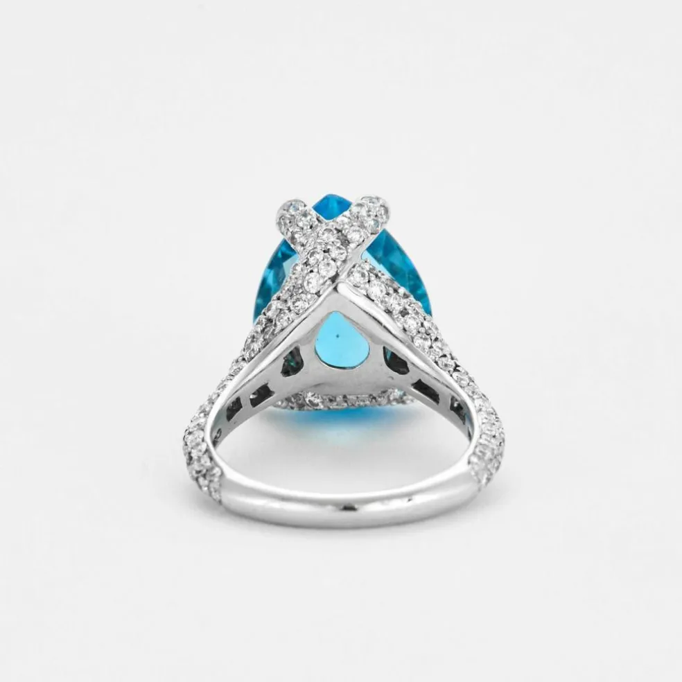 Bague en or gris, topaze taille poire