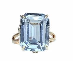 Bague en or jaune 18 carats et aigue marine